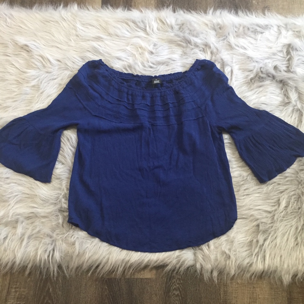 💟3/$10 New Direction off shoulder top